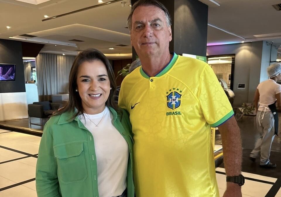 Prefeita Adriane Lopes, esteve com o ex-presidente Jair Bolsonaro em agenda da direita