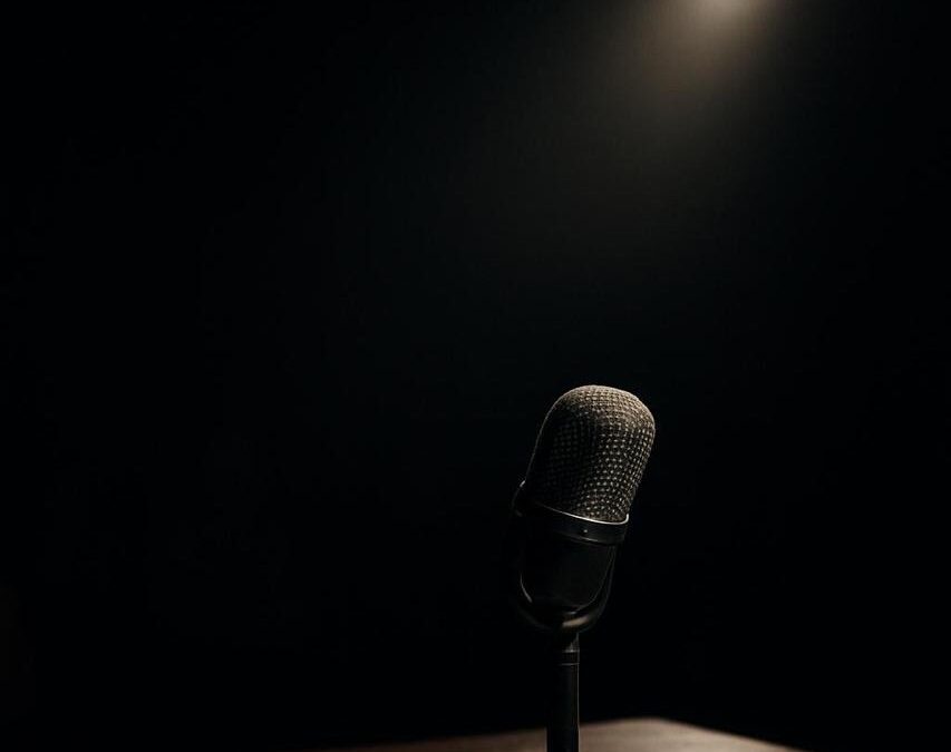 Progressistas de palco, conservadores de bastidor