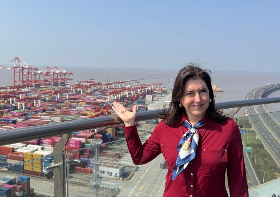 Simone Tebet destaca impacto da Rota Bioceânica durante visita ao maior porto do mundo, em Xangai