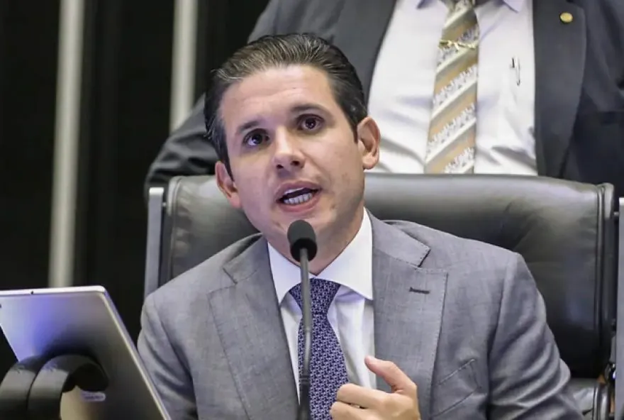 Grupo armado invade aeroporto na Paraíba e tenta roubar avião ligado a Hugo Motta