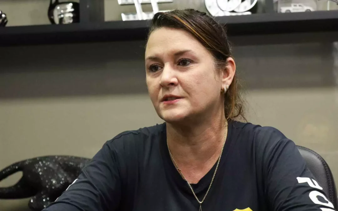Delegada Ana Cláudia Medina é a convidada do Papo Reto desta quinta-feira no TopMídia News