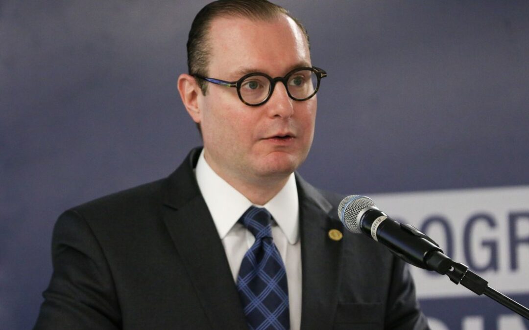 Zanin autoriza empresária a ficar em silêncio na CPMI do INSS