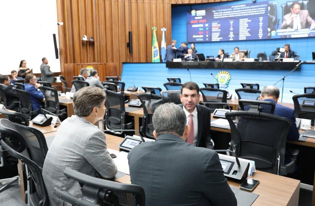Parlamentares aprovam PL contra racismo e moção de pesar por Antônio Braga