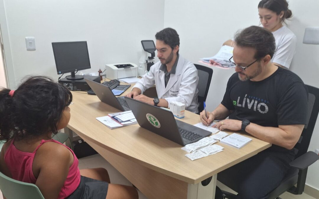 Dr. Lívio anuncia a entrega de óculos para alunos da Reme amanhã no Hospital São Julião