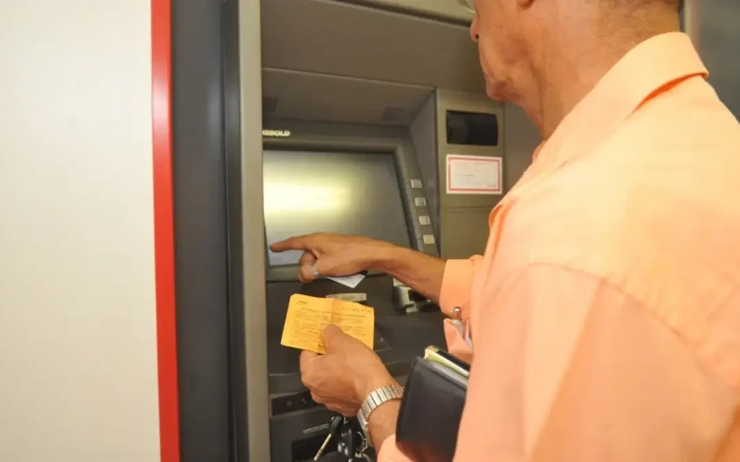 Agências bancárias reabrem nesta quarta-feira a partir do meio-dia