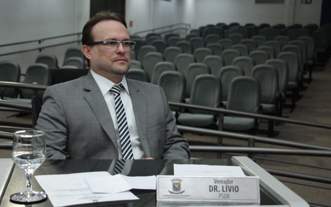 Mesmo no Carnaval, médico e vereador Dr. Lívio prioriza paciente e reforça compromisso com a vida