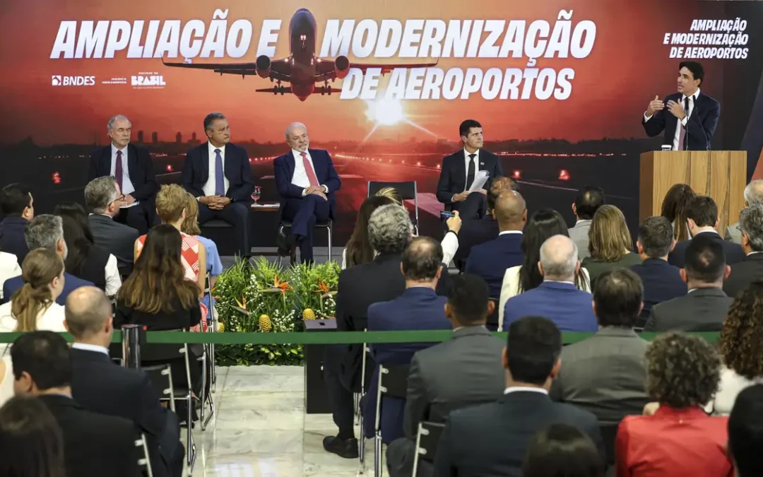 Ministro celebra anúncio de R$ 5,7 bi para ampliar aeroportos no país