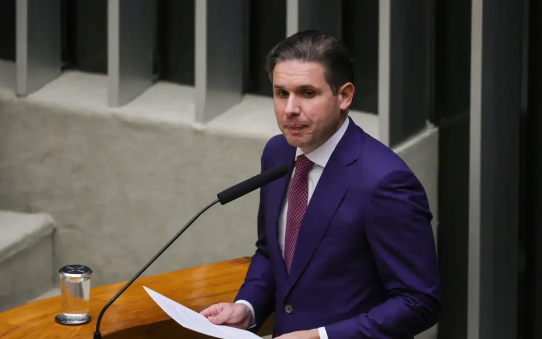 Motta promete avançar sobre escala 6×1 e trabalho por aplicativos