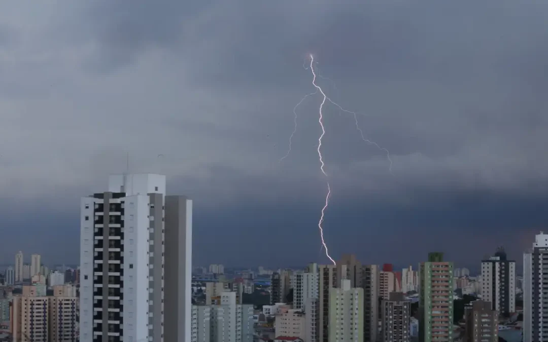 Inmet emite alerta de perigo para temporais em todo o país