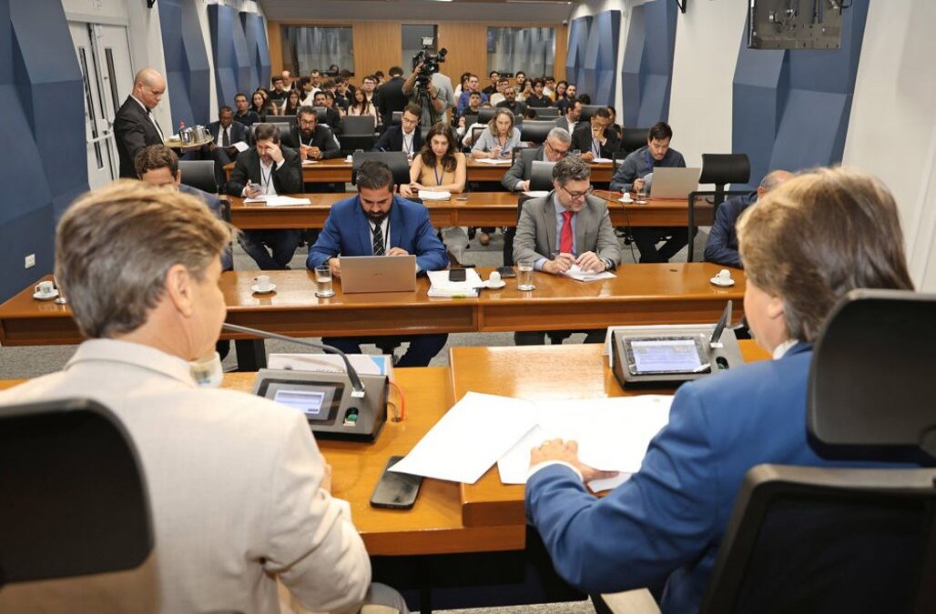CCJR devolve pareceres a 11 projetos e recebe visita de acadêmicos de Direito