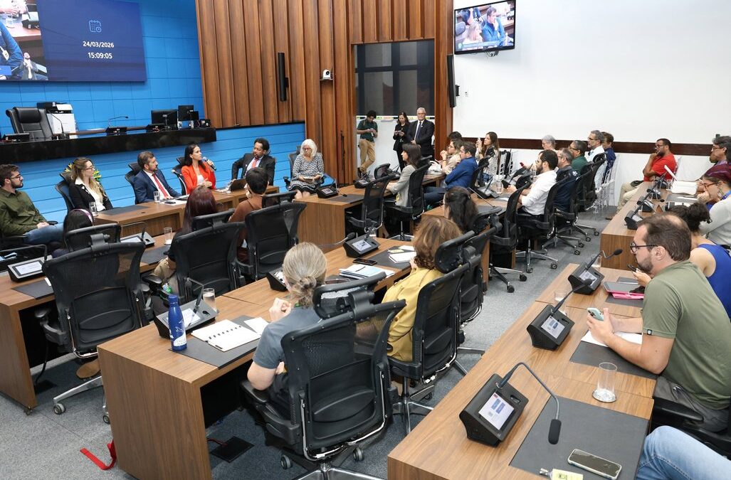 Audiência pública expõe avanço da hidrovia Paraguai–Paraná e alerta para risco ambiental no Pantanal