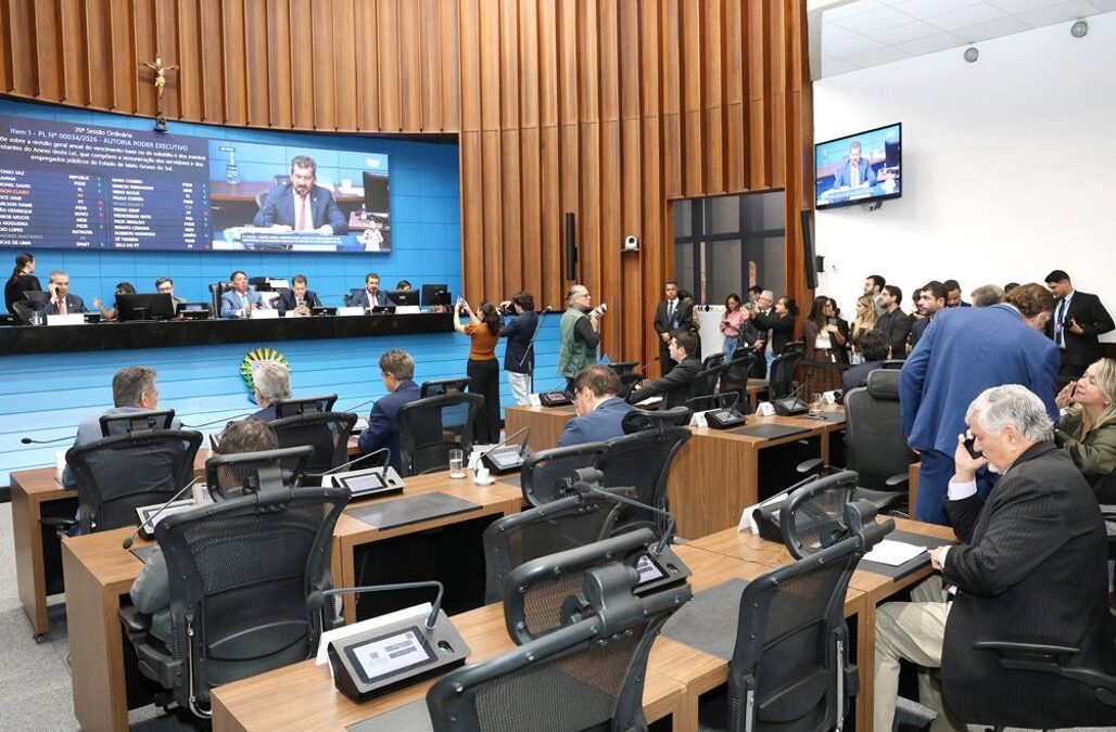 Ordem do Dia: Revisão Geral Anual de vencimentos e subsídios dos servidores públicos segue à sanção