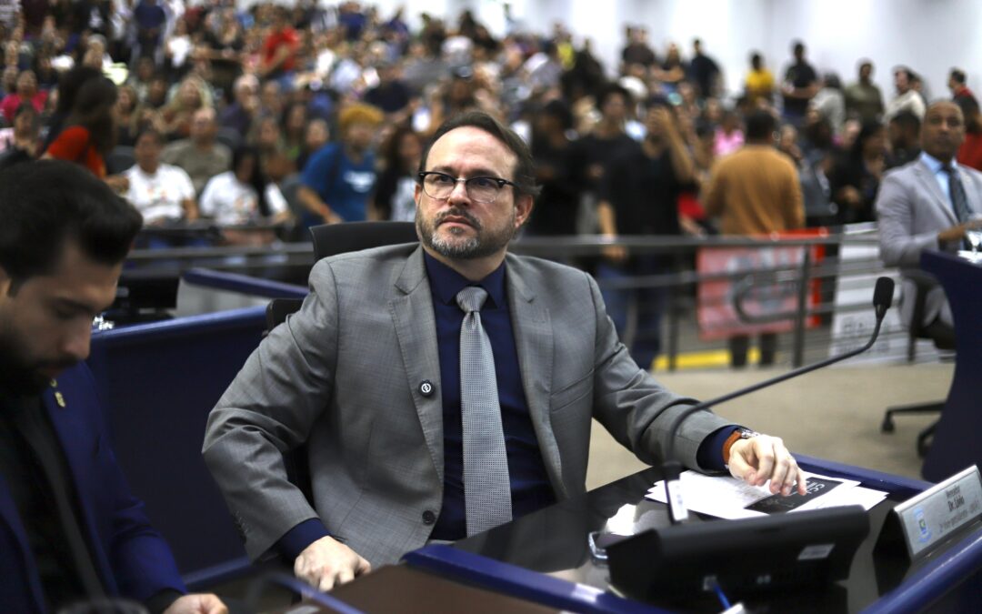 Dr. Lívio se posiciona contra terceirização da saúde