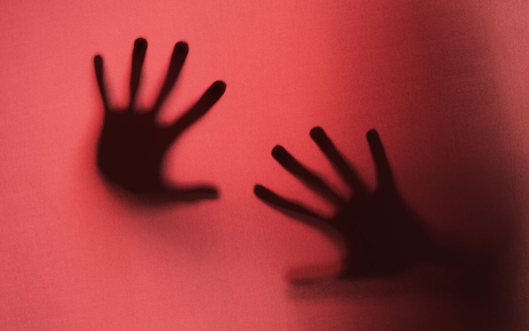 Entenda o que é vicaricídio; projeto de lei endurece pena para o crime