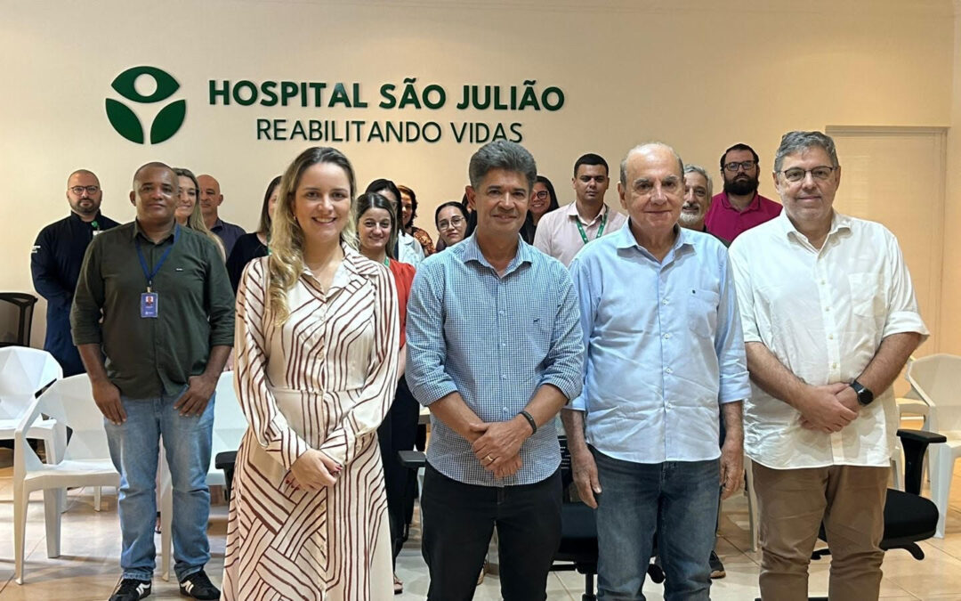 Deputado Professor Rinaldo visita Hospital São Julião e reforça investimento de R$ 400 mil para a saúde