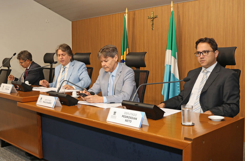CCJR aprova projetos sobre combate ao idadismo e transparência na energia solar