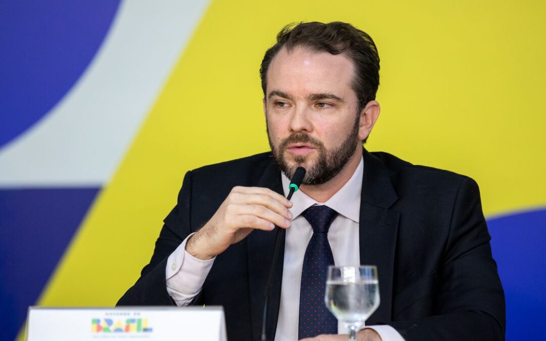Governo avalia uso do FGTS para quitar dívidas, diz Durigan