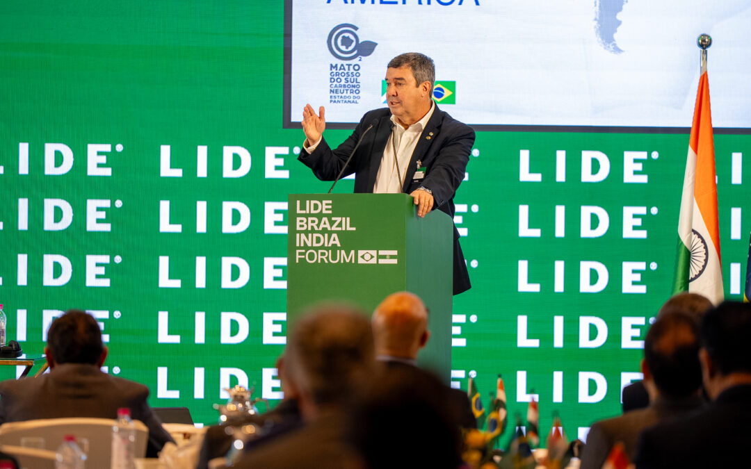 Entre elogios e recados, Tarcísio coloca Riedel no radar da política nacional