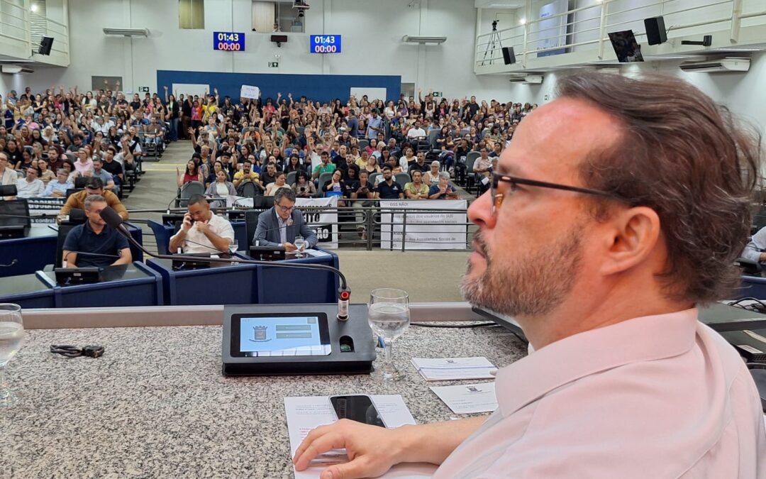 Dr. Lívio critica modelo de gestão e aponta precarização da saúde em Campo Grande