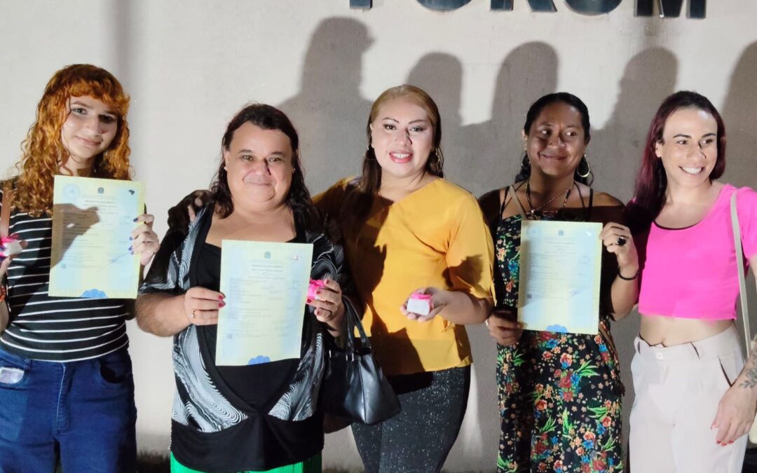 Dignidade reconhecida: mulheres trans recebem documentos retificados em Anastácio
