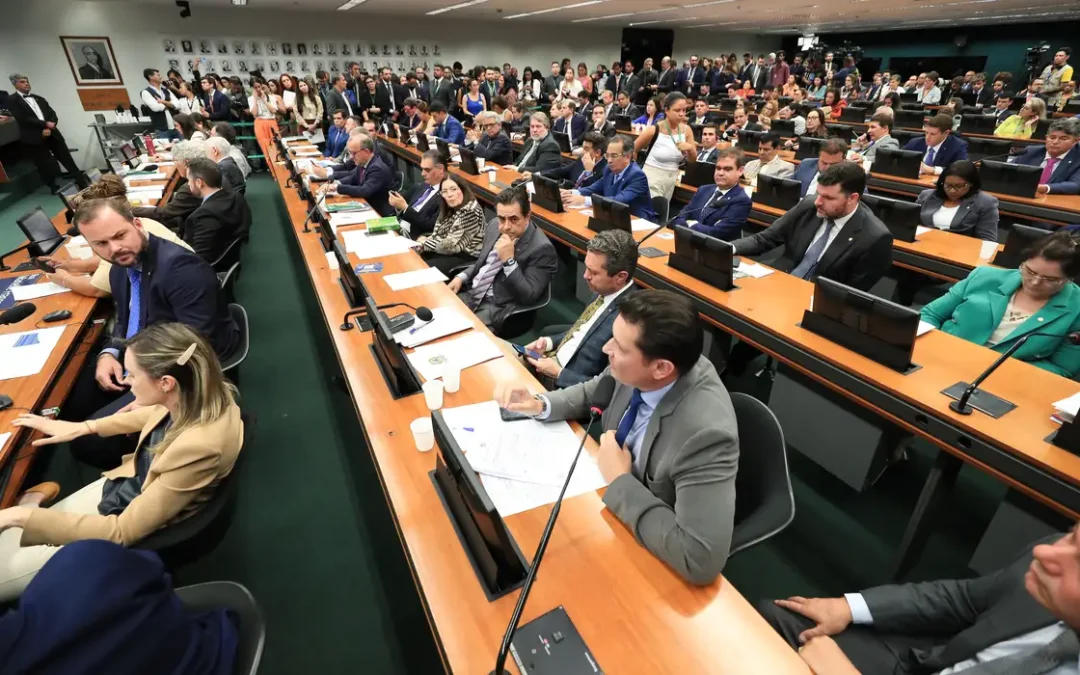 CCJ da Câmara retoma análise do fim da escala 6×1 nesta quarta