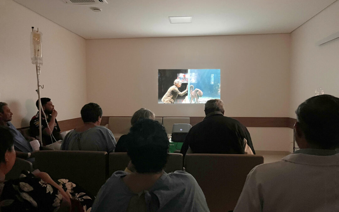 Hospital Cassems de Dourados lança projeto “Cuidado em Cena” e usa o cinema no acolhimento de pacientes oncológicos