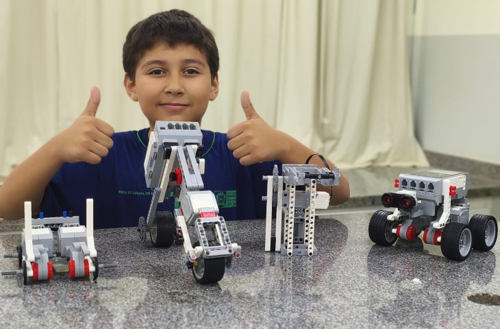 Do celular guardado ao robô em movimento: escolas de MS reinventam o uso da tecnologia em sala de aula